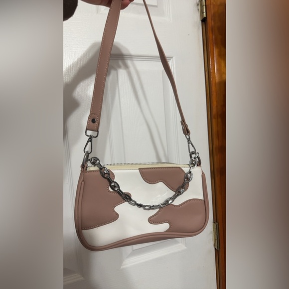 Brown and whites cow print shoulder bag - Picture 1 of 2